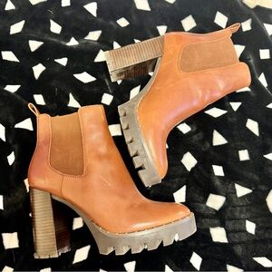 Antonio Melani chunky sole Chelsea boots